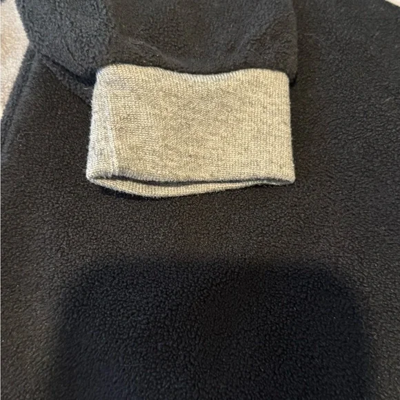 🟢 2/$15 Carter’s Fleece Space Pajamas, size 8 - Picture 4 of 5